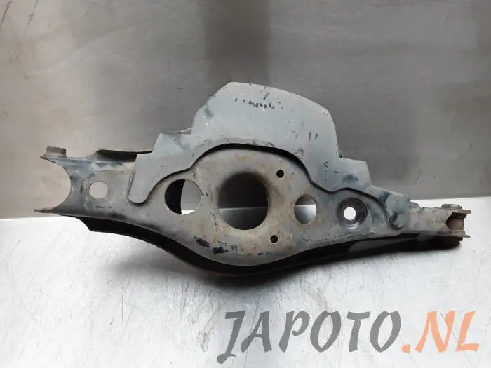 Bras de suspension bas arrière droit Toyota Rav-4