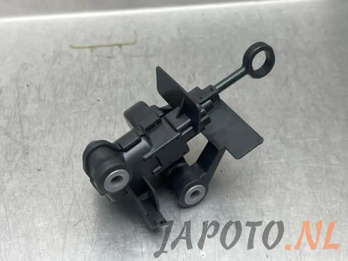 Moteur de verrouillage clapet réservoir Toyota Aygo