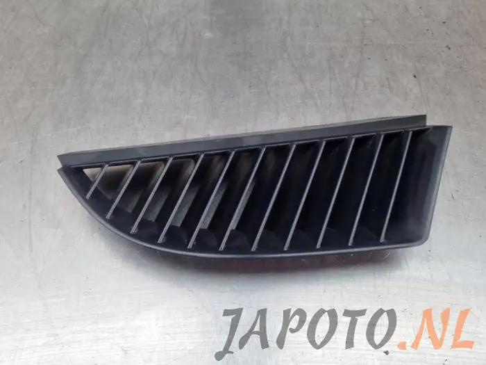 Pare-chocs grille Mitsubishi Colt