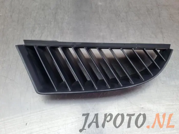 Pare-chocs grille Mitsubishi Colt