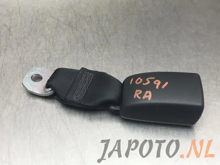 Insertion ceinture de sécurité arrière droite Toyota Aygo