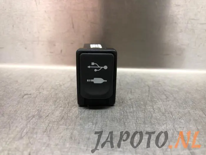 Connexion USB Toyota Auris