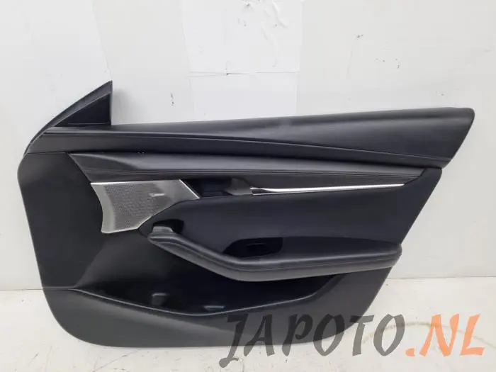 Revêtement portière 4portes avant droite Mazda 3.